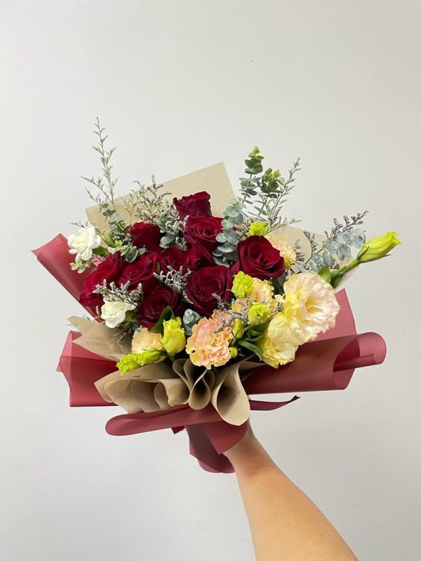Bella (9 Stalk Roses Bouquet)